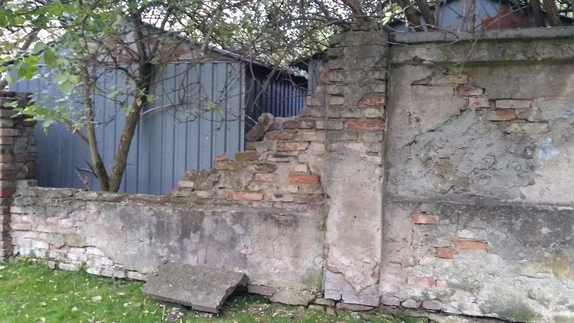 W Białymstoku nie będzie na razie remontu muru otaczającego były cmentarz gettowy