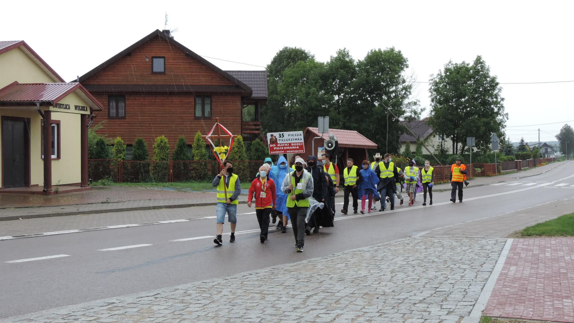 Pielgrzymi dotarli przed obraz Matki Bożej Pojednania w Hodyszewie