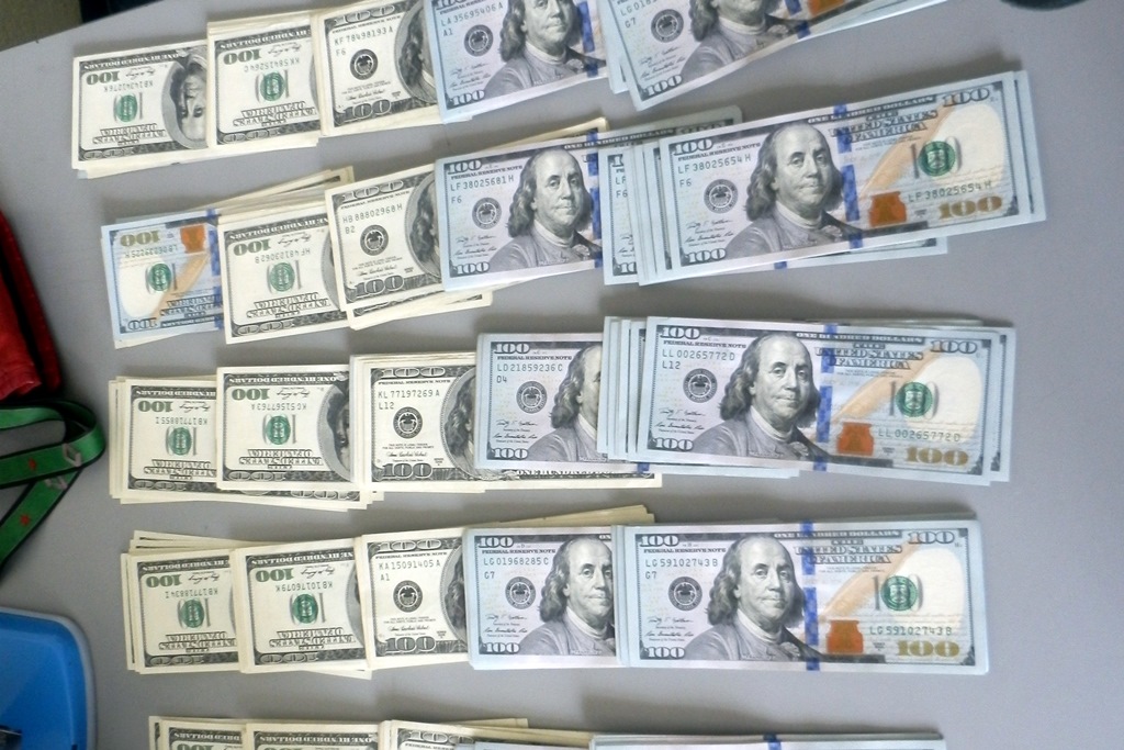 Region:  Celnicy z Bobrownik udaremnili przemyt 25 tysięcy dolarów amerykańskich