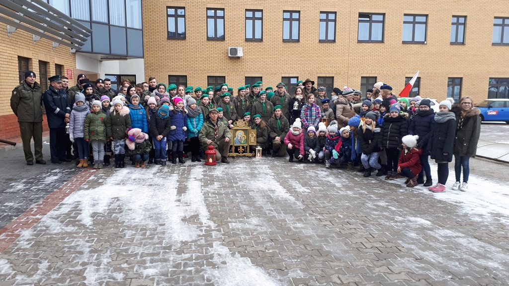 Harcerze z ZHP przekazali na Białoruś Betlejemskie Światło Pokoju