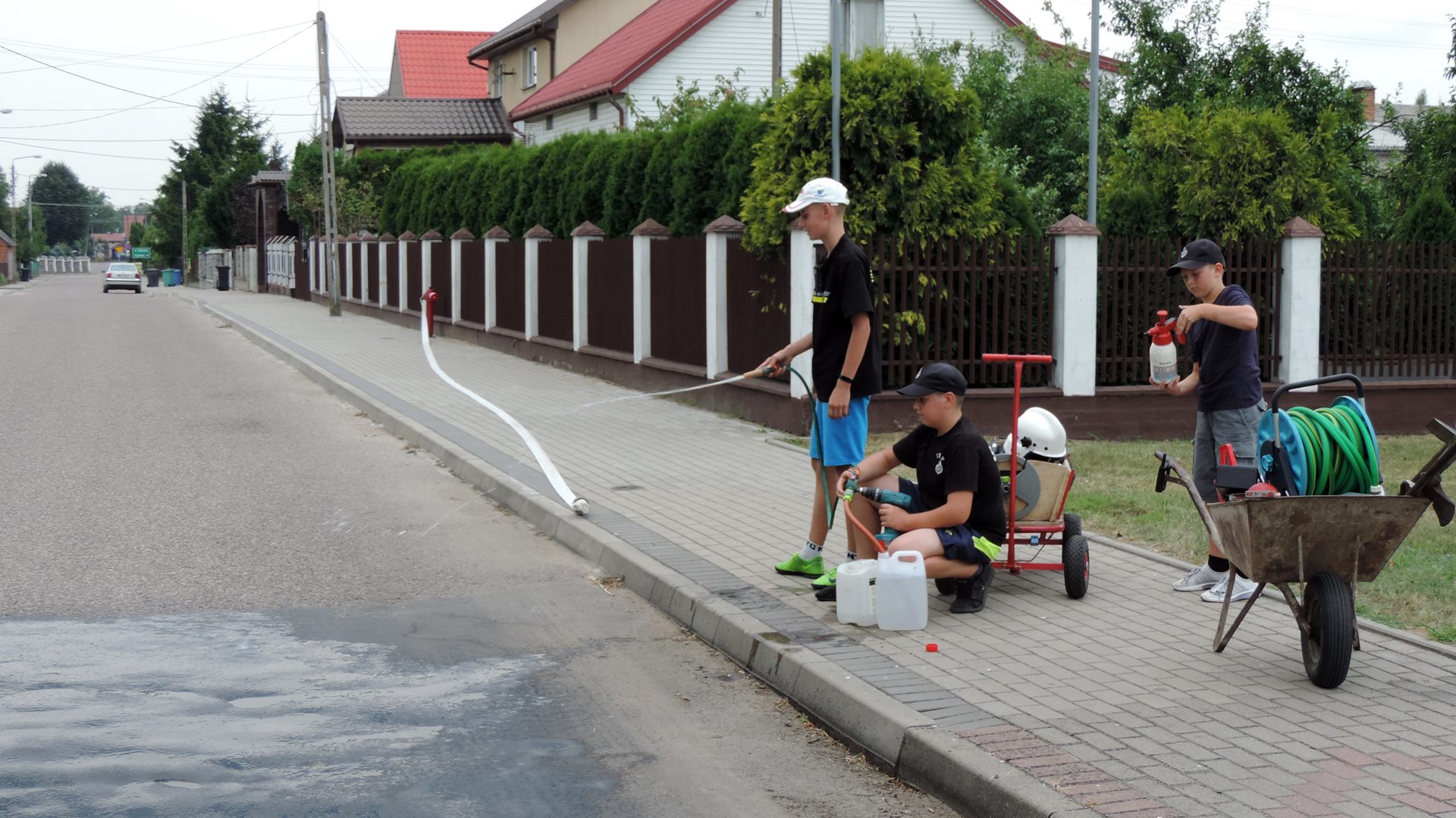 Dzieci utworzyły pierwszą osiedlową straż pożarną w Podlaskiem [zdjęcia, wideo]