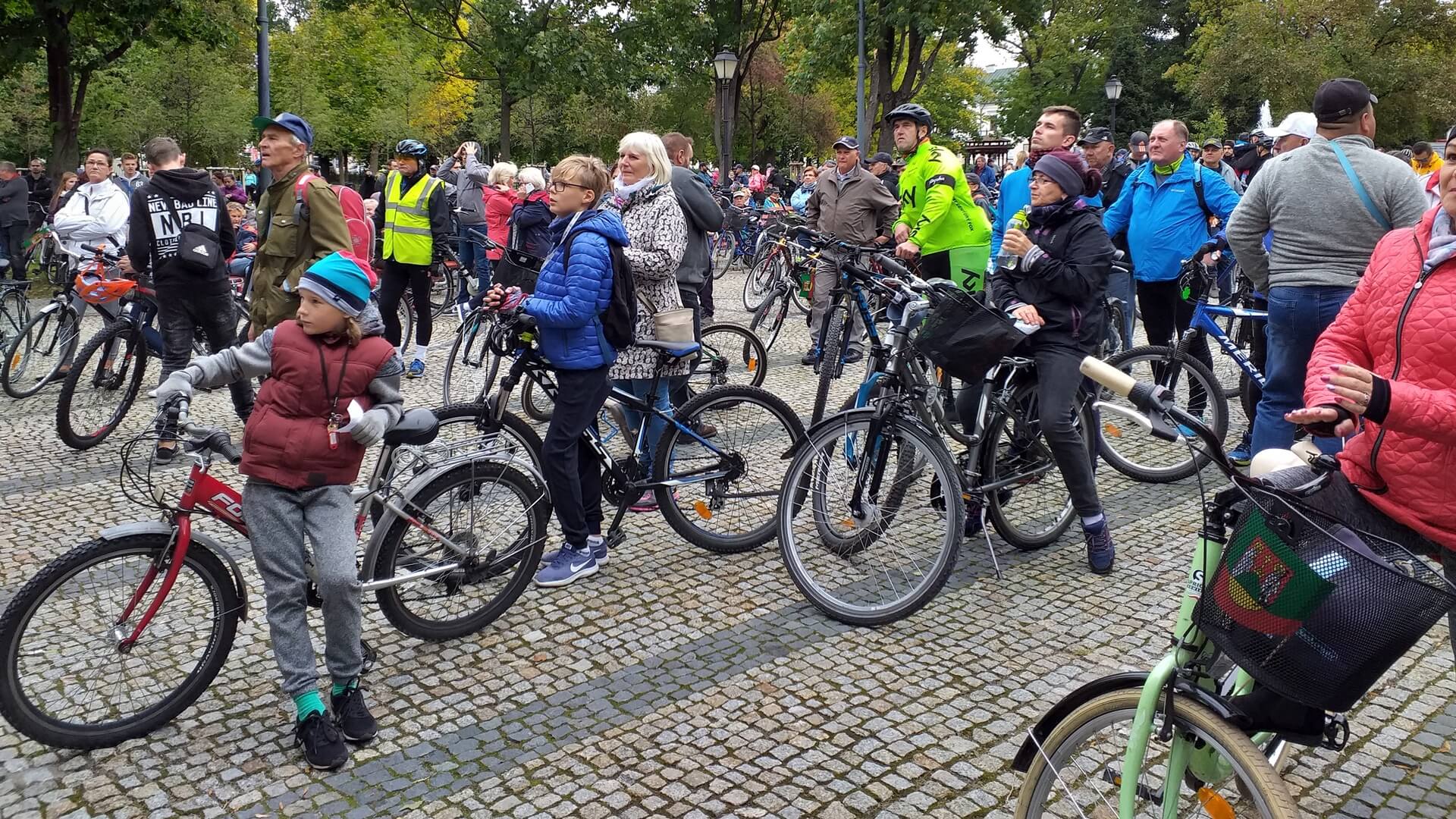 W Dniu bez Samochodu przez Suwałki przejechał peleton rowerowy