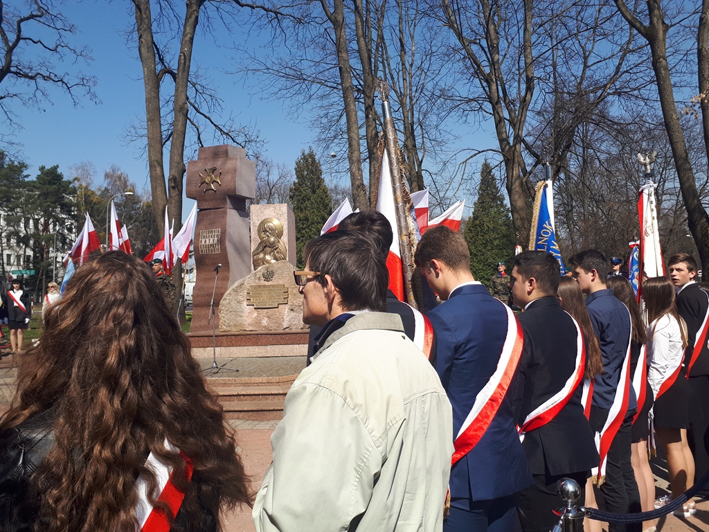 Modlitwą i złożeniem kwiatów oddano hołd ofiarom zbrodni katyńskiej