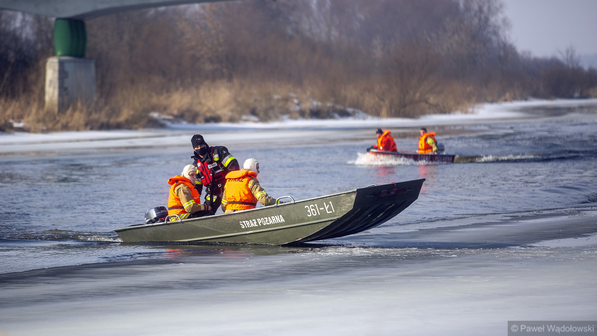 Strażacy wyłowili z Narwi ciało mężczyzny [zdjęcia, wideo]