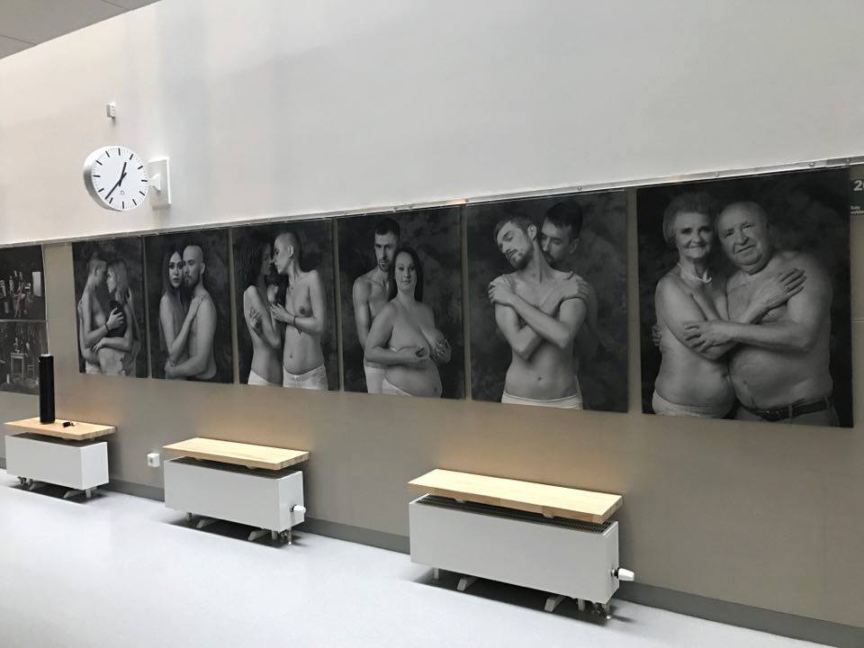 "To nie jest miejsce na taką wystawę" – decyzją władz uniwersyteckich zdjęto część wystawy Interphoto