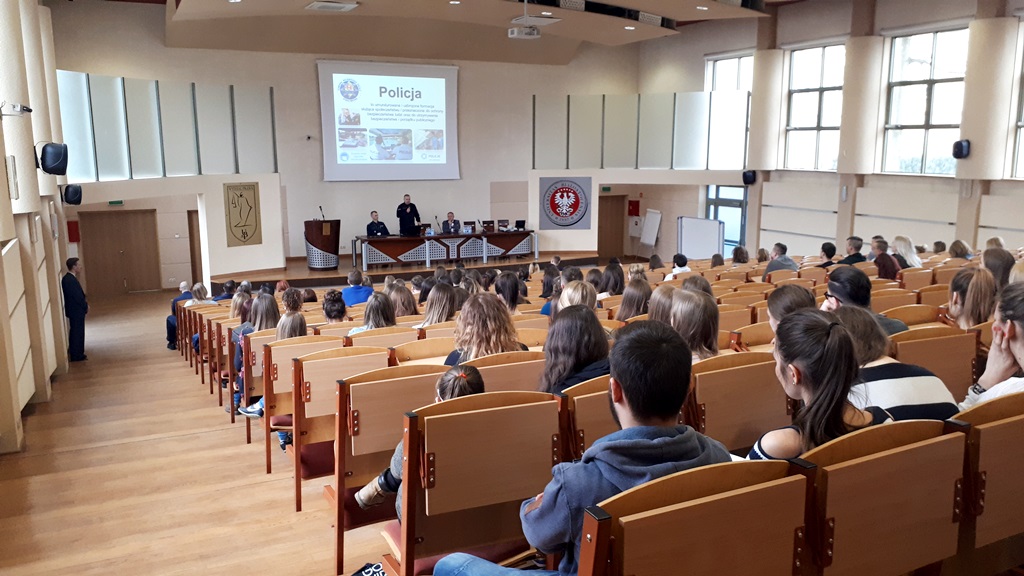Policjanci zachęcali studentów prawa do wstąpienia w ich szeregi