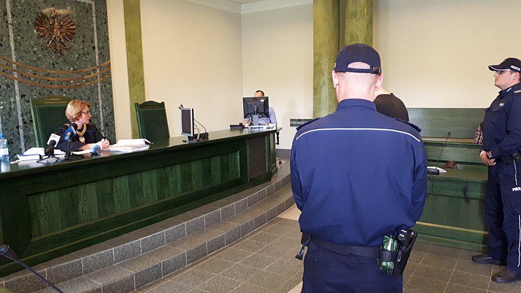 Proces policjantów, którym uciekł podejrzany - wyrok we wtorek