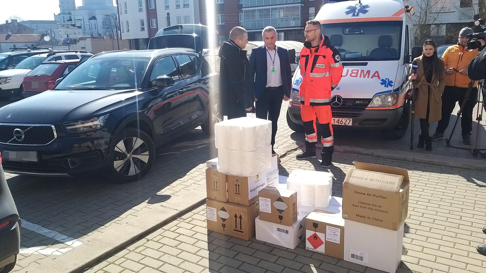 Jagiellonia przekazała pogotowiu ratunkowemu m.in. ozonator i środki do dezynfekcji