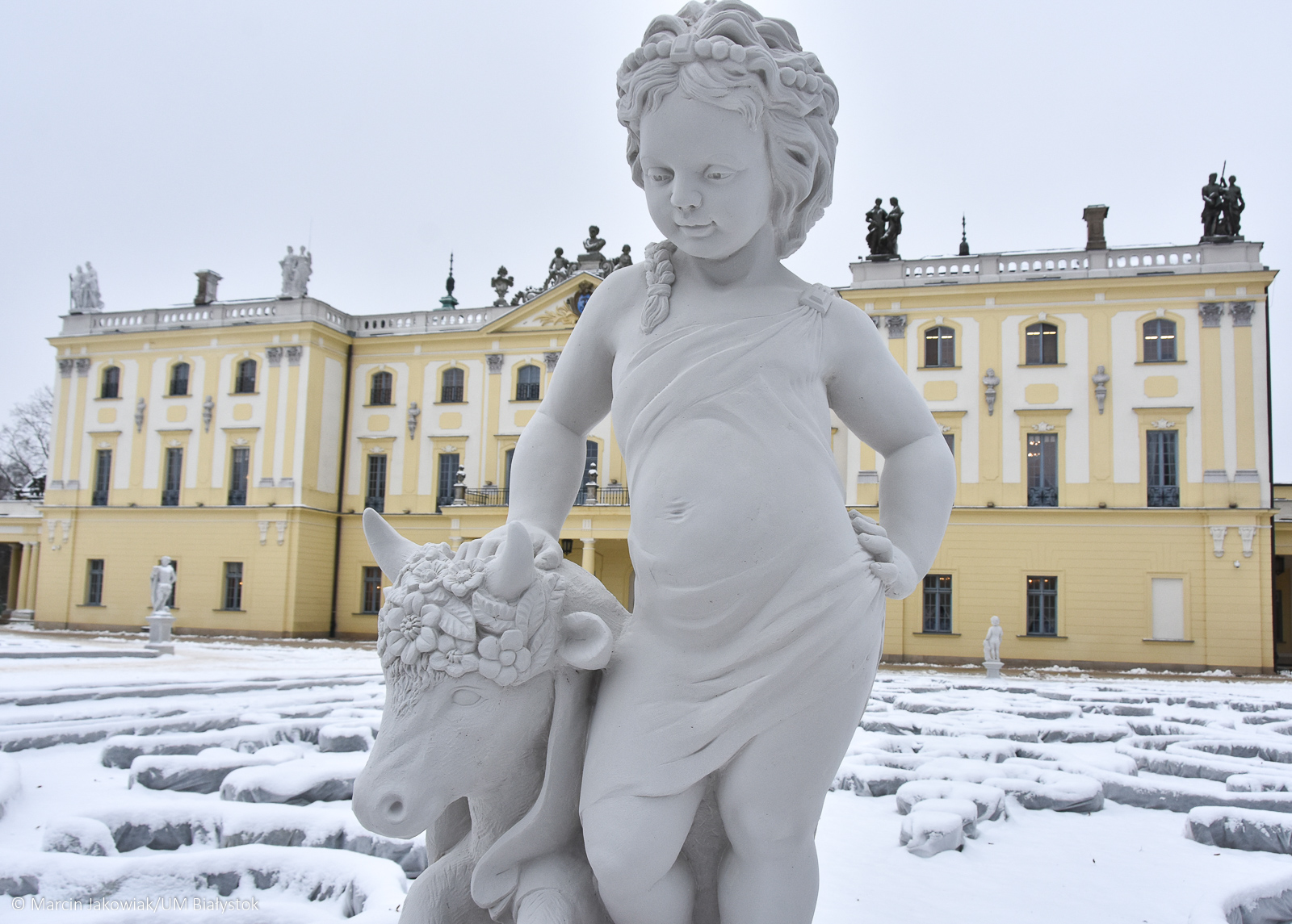 Nowe rzeźby można oglądać w ogrodach Pałacu Branickich w Białymstoku