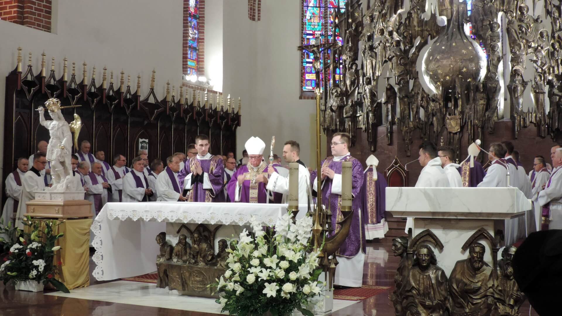 Msza żałobna w łomżyńskiej katedrze za zamordowanego w Brazylii misjonarza Kazimierza Wojnę