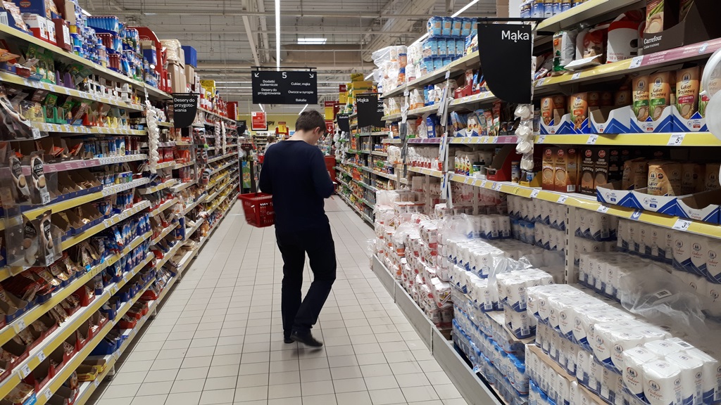 Hipermarket czy sklep osiedlowy? Gdzie zrobimy tańsze zakupy? - eksperyment dziennikarzy Radia Białystok