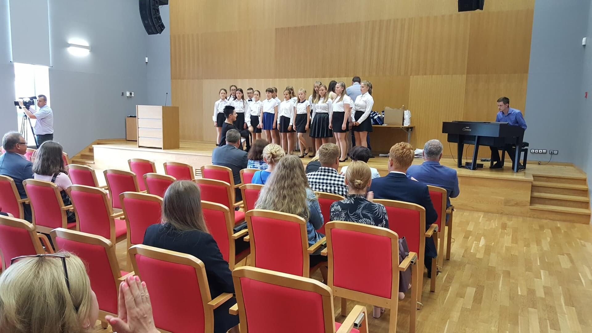 40 uczniów wzięło udział w Wojewódzkim Konkursie Historyczno - Literackim "By czas nie zaćmił i niepamięć"