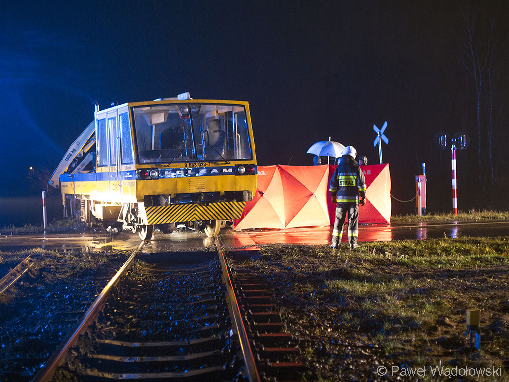 Tragiczny wypadek na przejeździe kolejowym w Wygodzie - trzy ofiary śmiertelne