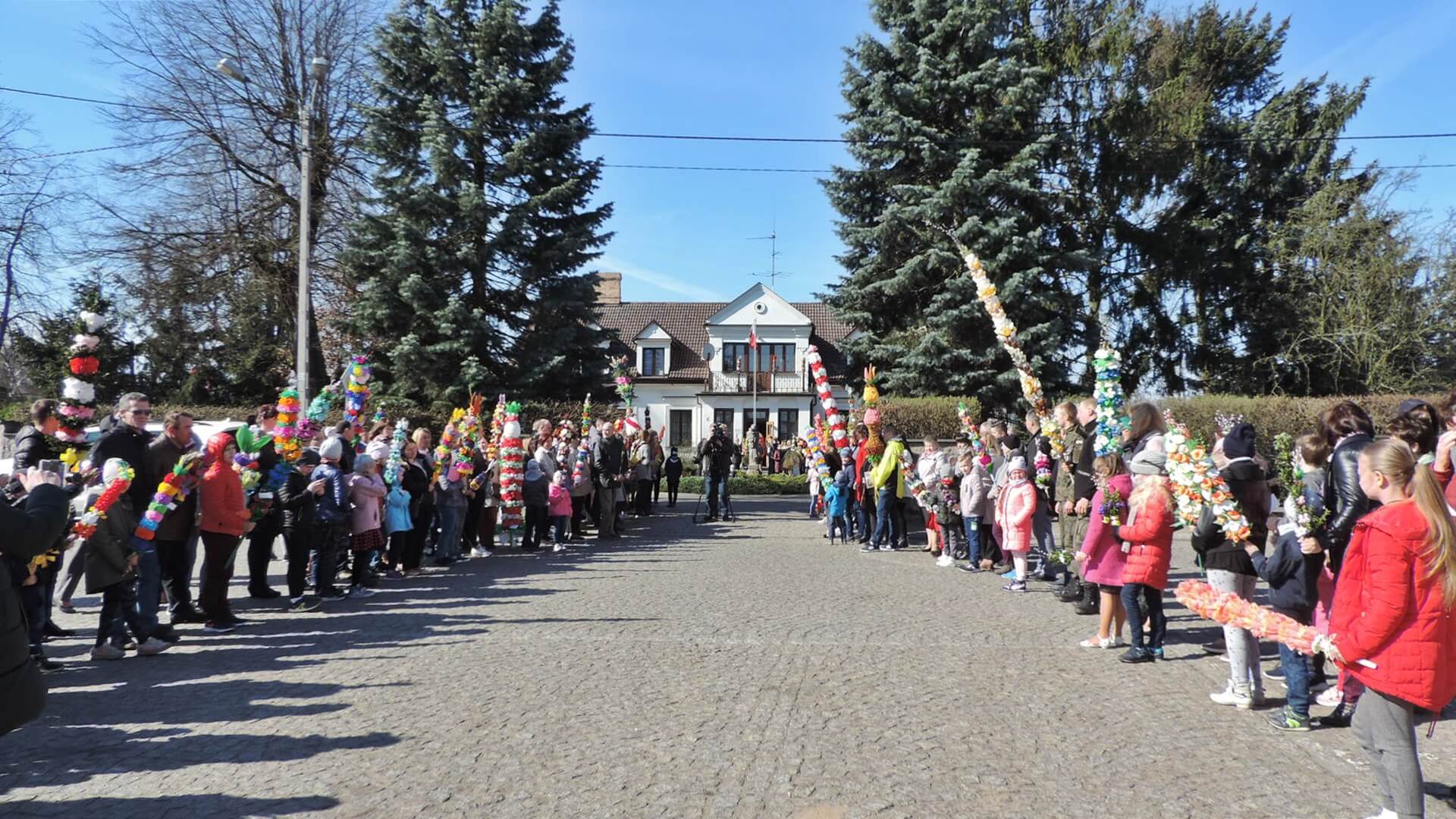 Prawie 600 palm wielkanocnych na procesji w Ciechanowcu