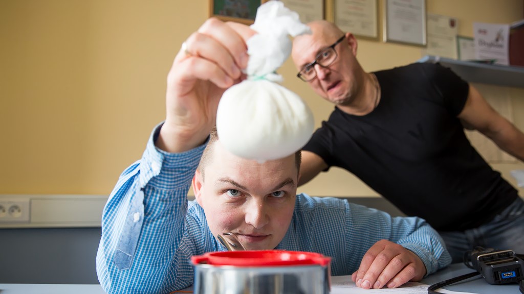 Jak zrobić własne masło i twaróg? Eksperyment dziennikarzy Radia Białystok