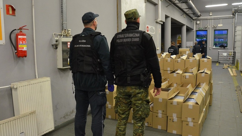 SG i KAS zatrzymały przemyt papierosów wartych ponad 12 mln zł [wideo]