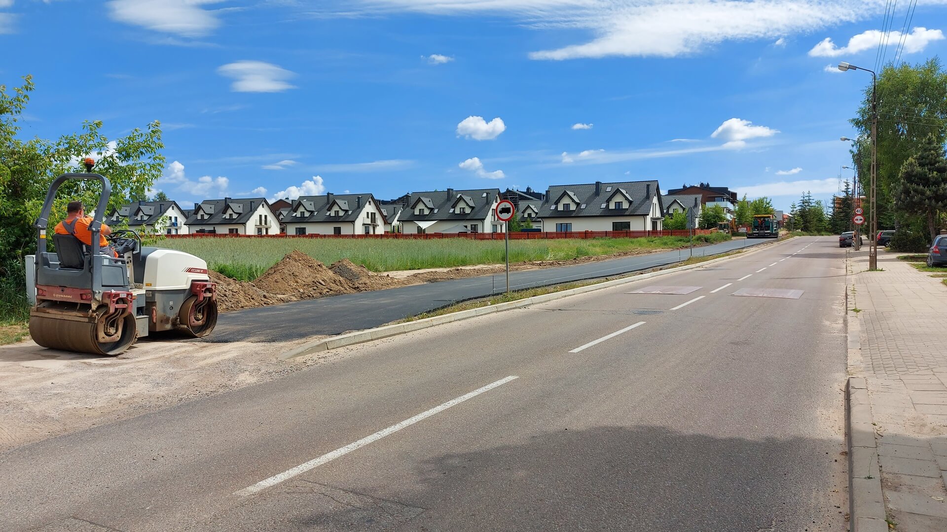 Mieszkańcy ul. Niemeńskiej mogą oddychać świeżym powietrzem - zamiast nawierzchni żwirowej jest tam asfalt