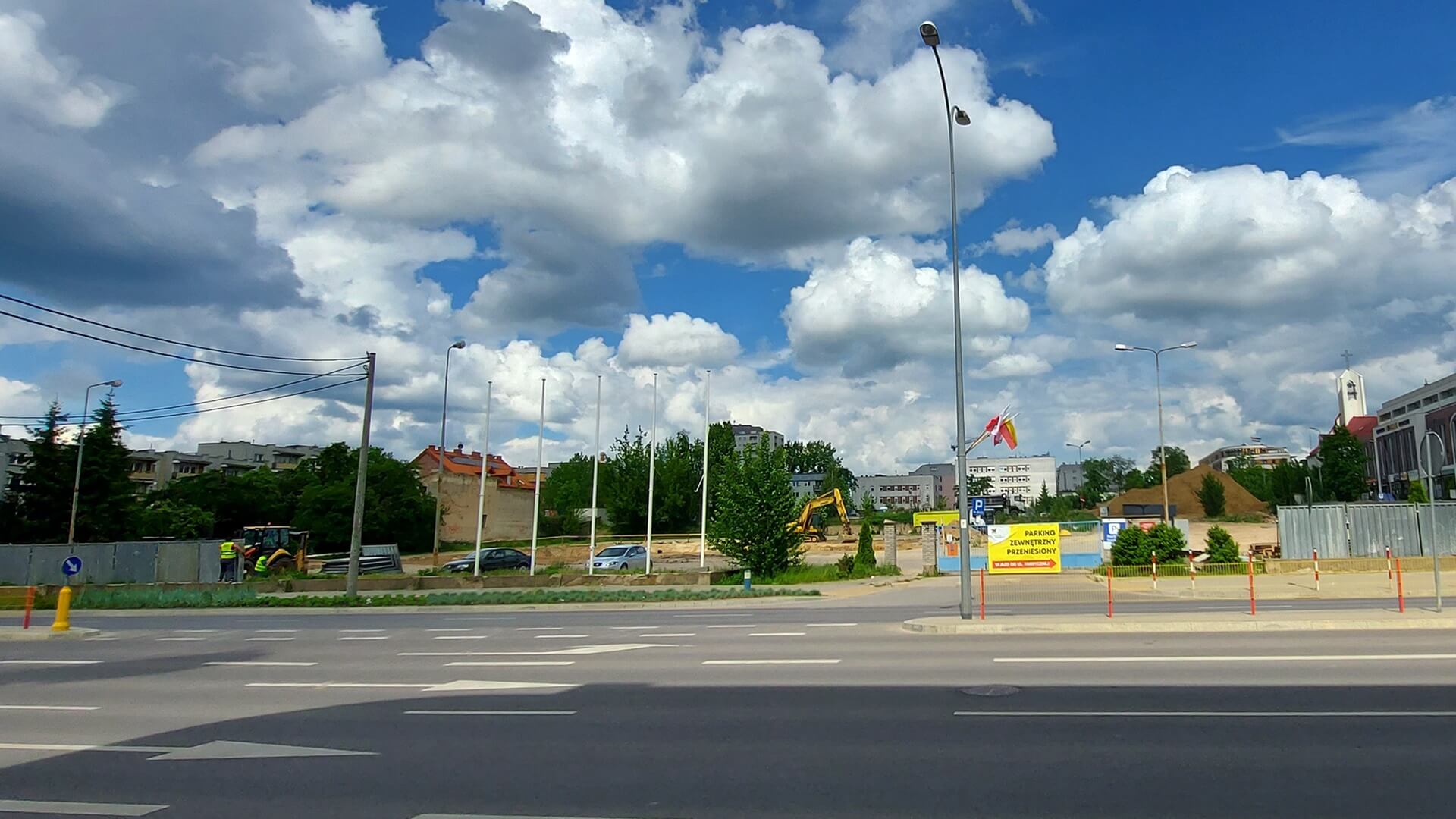 Koniec z bezpłatnym parkowaniem przy Galerii Jurowiecka - powstaną tam bloki