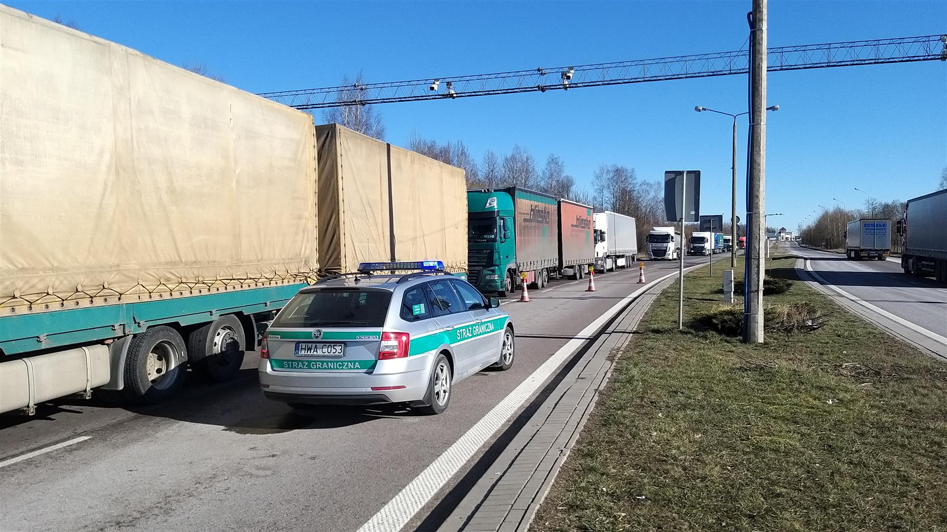 Blisko 50-kilometrowa kolejka oczekujących na wjazd do Polski przez Budzisko