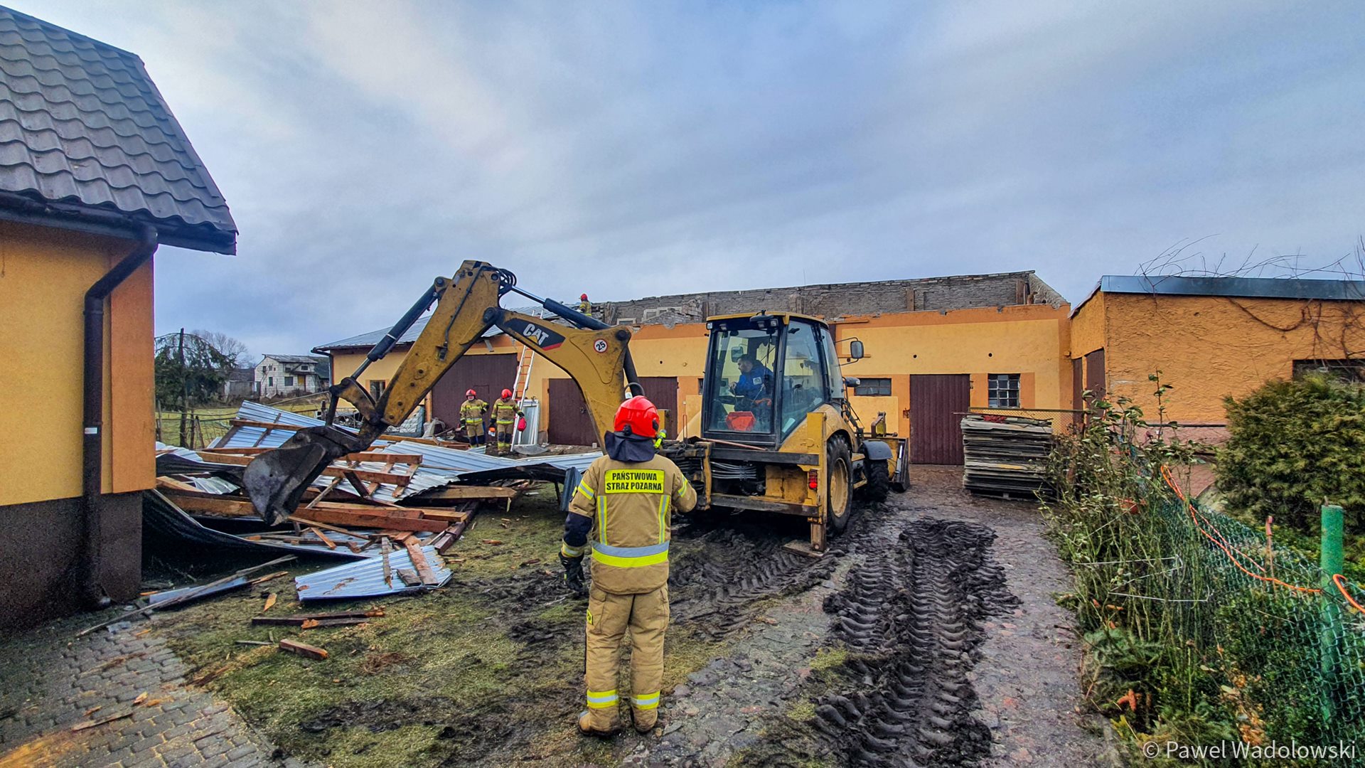 Silny wiatr w Podlaskiem - brak prądu w wielu domach i zerwane dachy