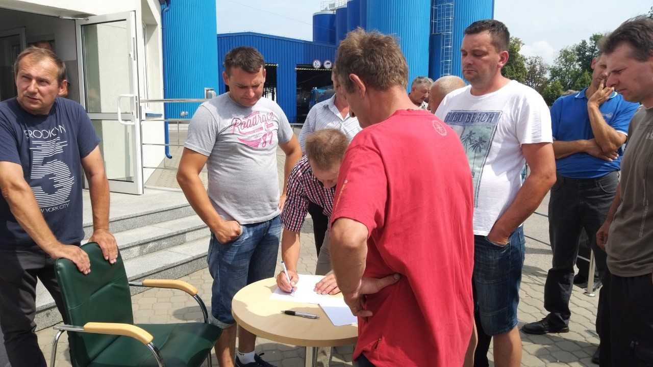 Rolnicy i pracownicy bielskiej spółdzielni mleczarskiej "Bielmlek" dostali zaległe wypłaty