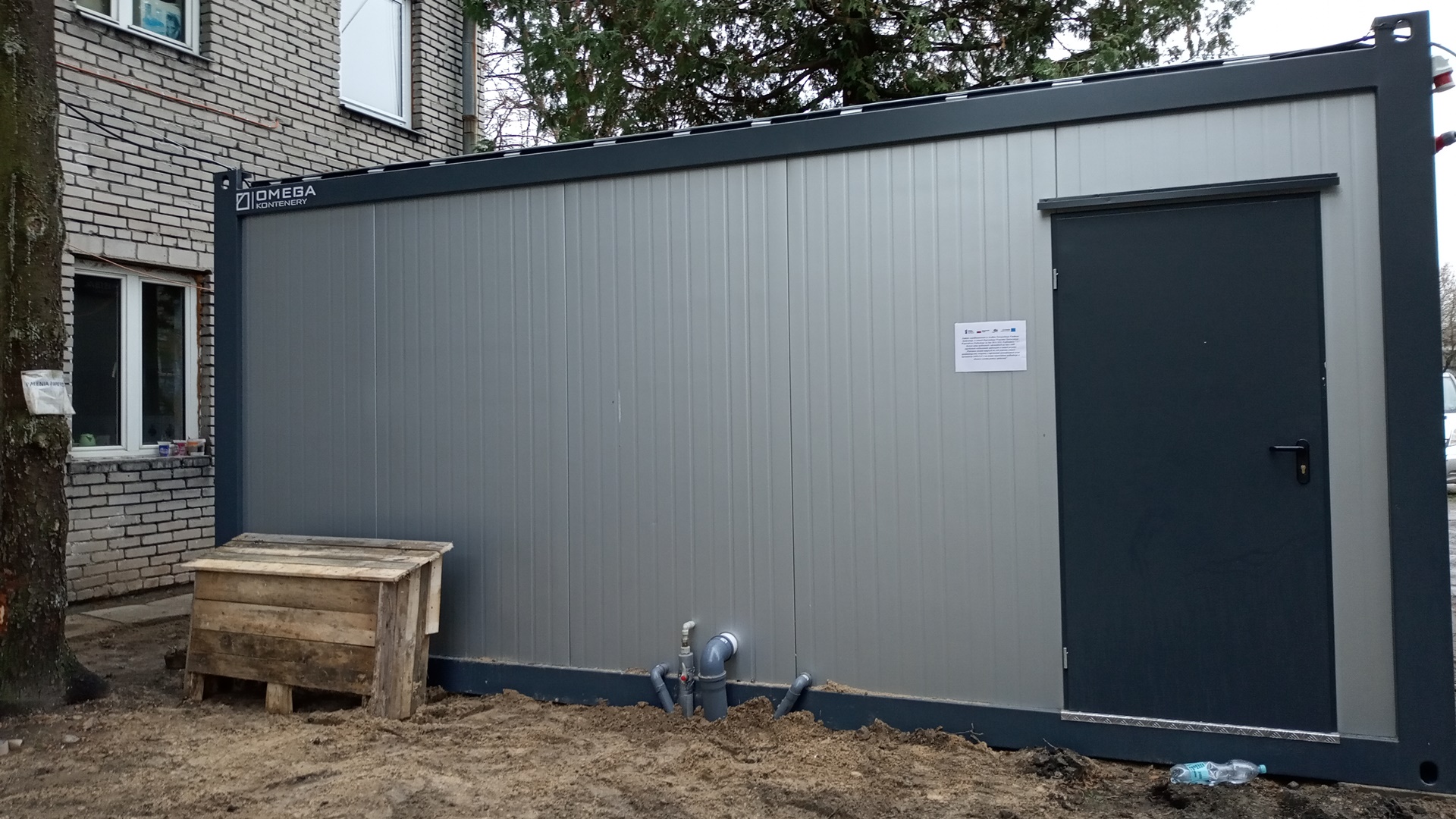 Przy noclegowni w Białymstoku stanęły kontenery - bezdomni mogą w nich przejść kwarantannę