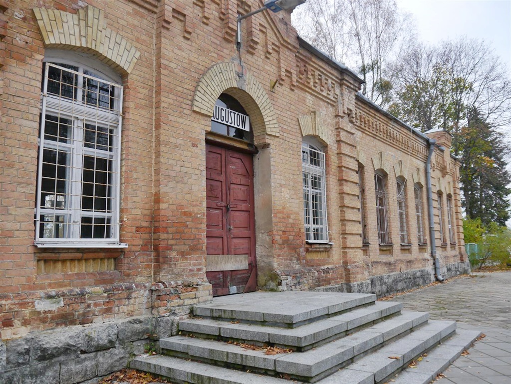 Zabytkowy dworzec PKP w Augustowie nie zostanie otwarty w tym roku