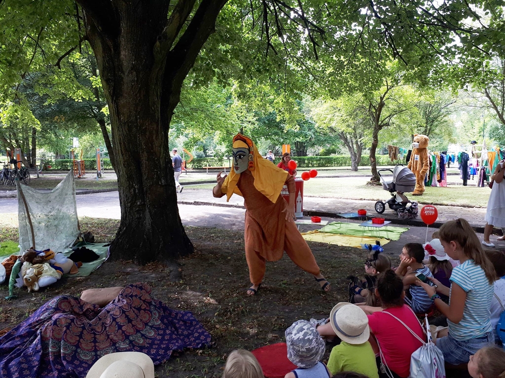 Przejażdżka limuzyną, baśniowe stroje i warsztaty – 3. Festiwal Bajek w Hajnówce