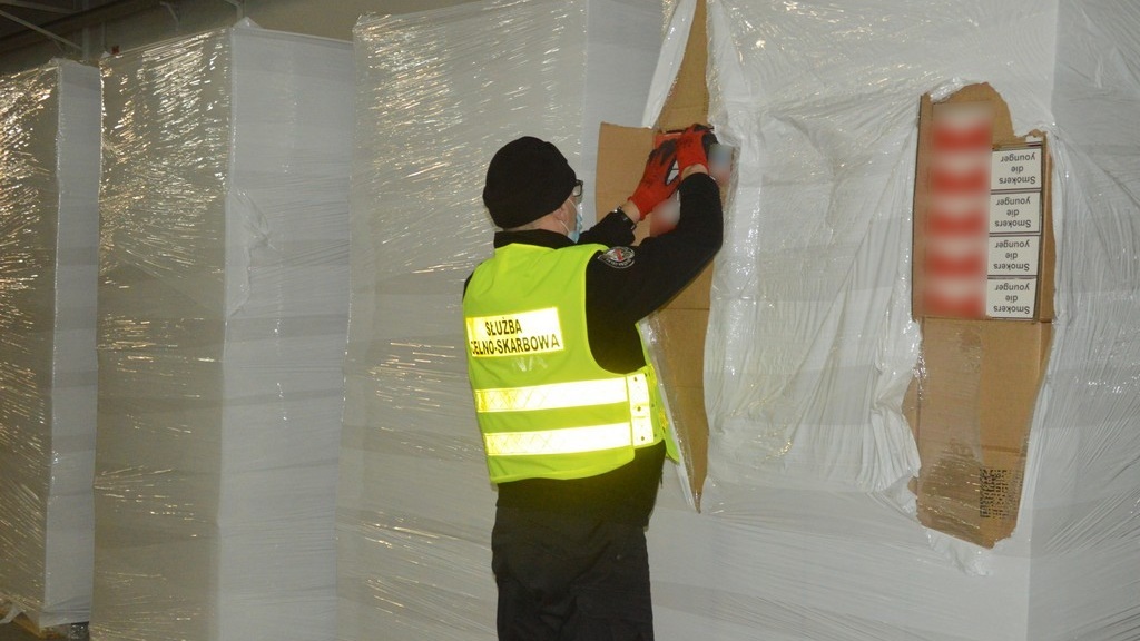 Papierosy zamiast ciastek - podlaska KAS zatrzymała kontrabandę