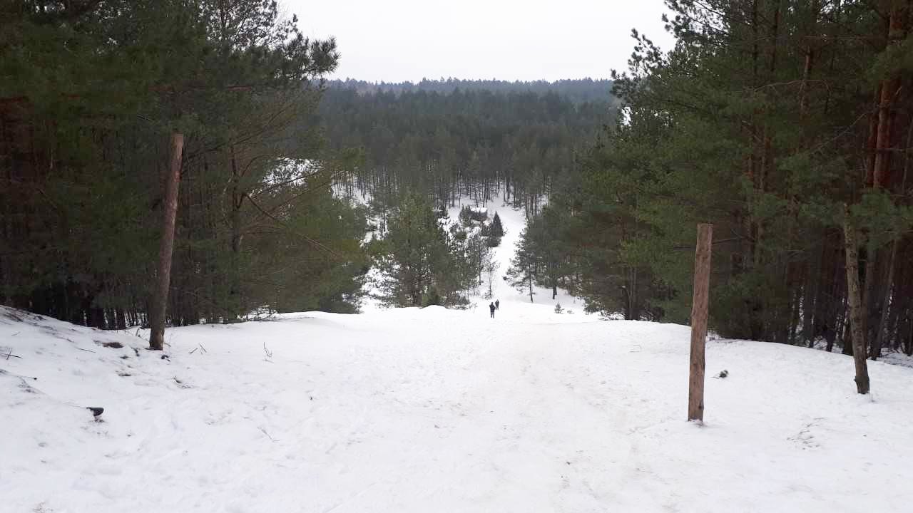 Ostatnie dni ferii - setki osób na górkach w Ogrodniczkach koło Białegostoku