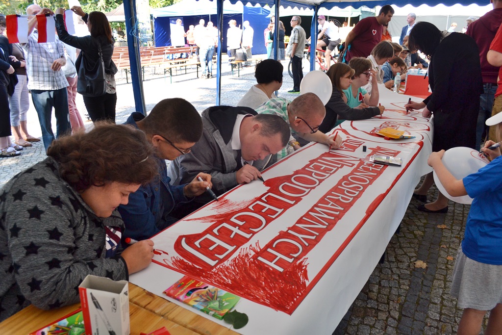 Suwalscy niepełnosprawni włączyli się w obchody 100-lecia odzyskania niepodległości