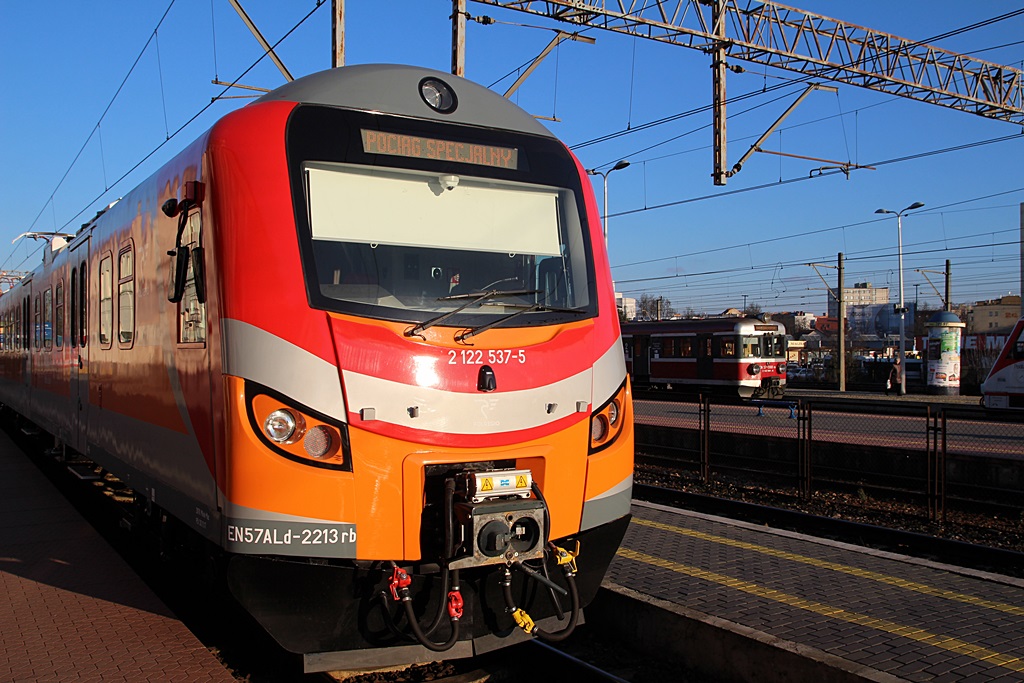 Wi-Fi, monitoring i wygodne fotele –  dwa zmodernizowane pociągi elektryczne będą jeździć na trasach woj. podlaskiego