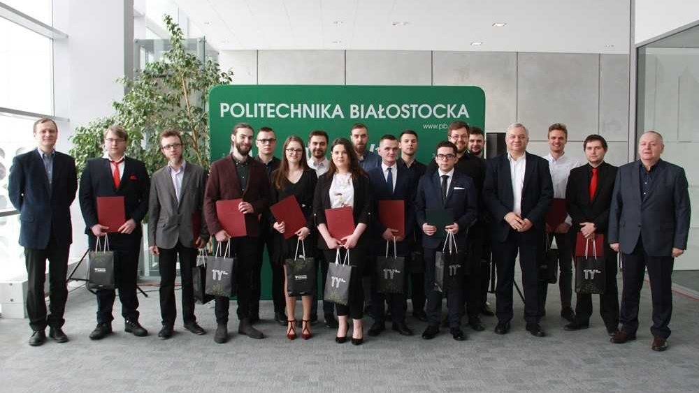 Studenci Politechniki Białostockiej i Uniwersytetu w Białymstoku ze stypendiami ministra nauki