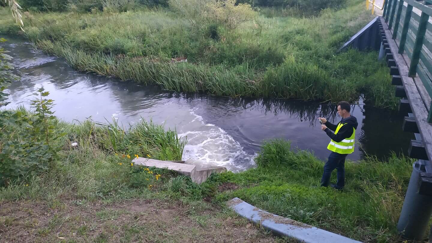 Jakie mogą być skutki wycieku ścieków do Czarnej Hańczy?