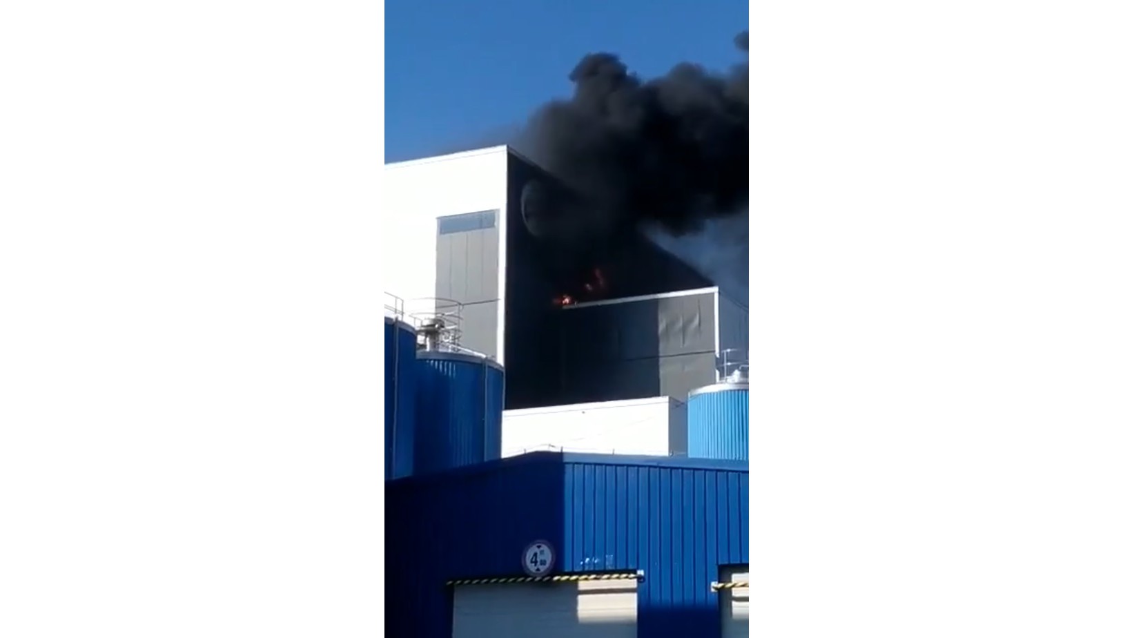 Strażacy dogaszają pożar w Bielmleku [wideo]