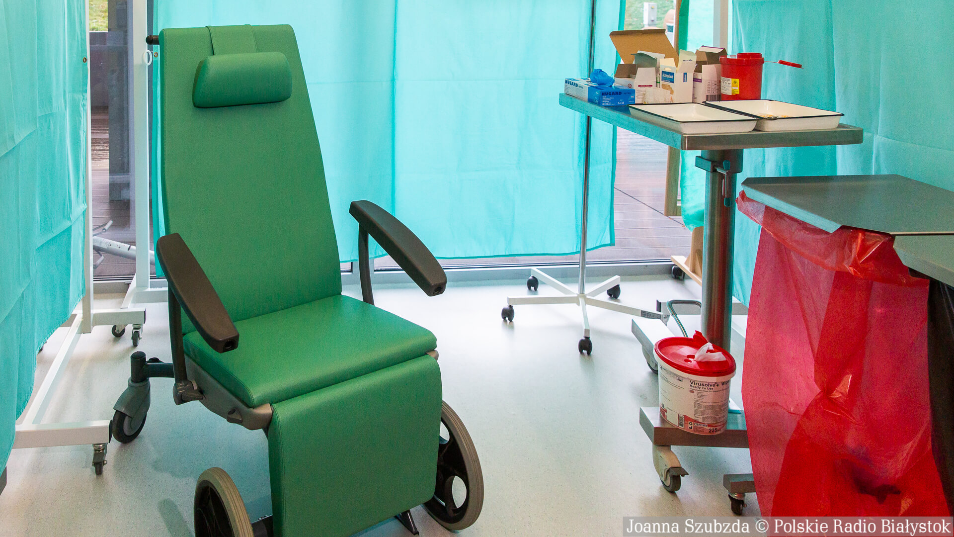 Przeciw COVID-19 zaszczepiono w Polsce ponad 100 tys. osób