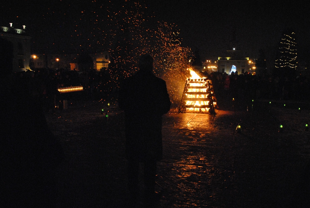 Harcerze przekazali białostoczanom Betlejemskie Światło Pokoju