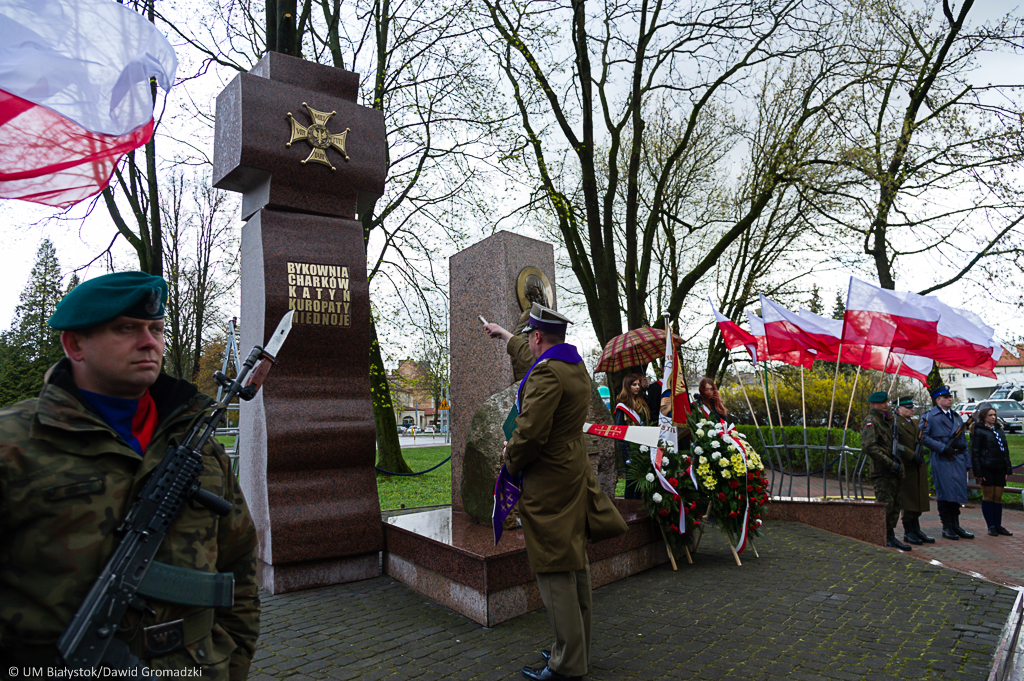 Krzyż Katyński odsłonięto w Parku Konstytucji 3 Maja w Białymstoku