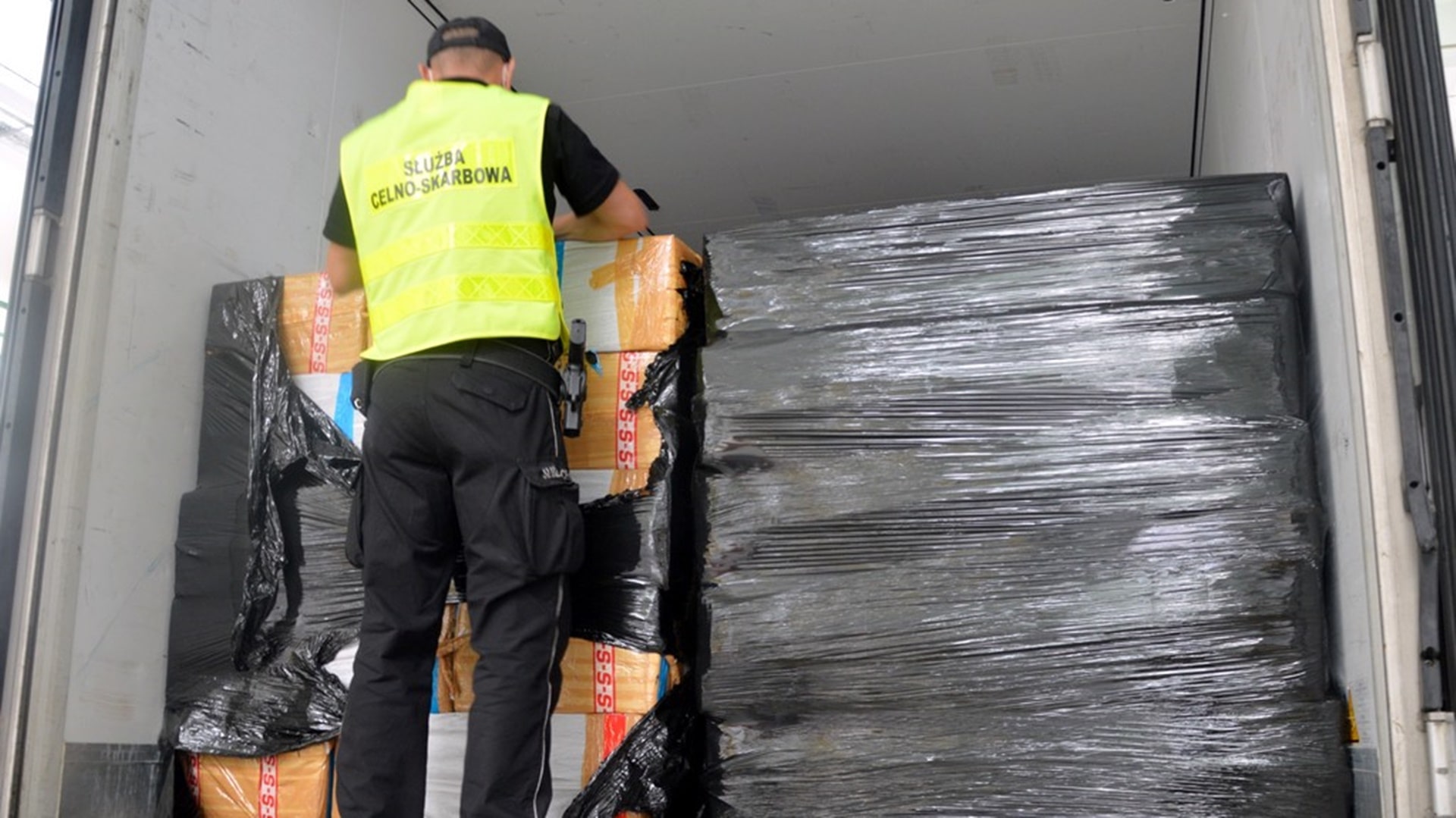 Podlaska KAS zatrzymała transport nielegalnego tytoniu do fajek wodnych