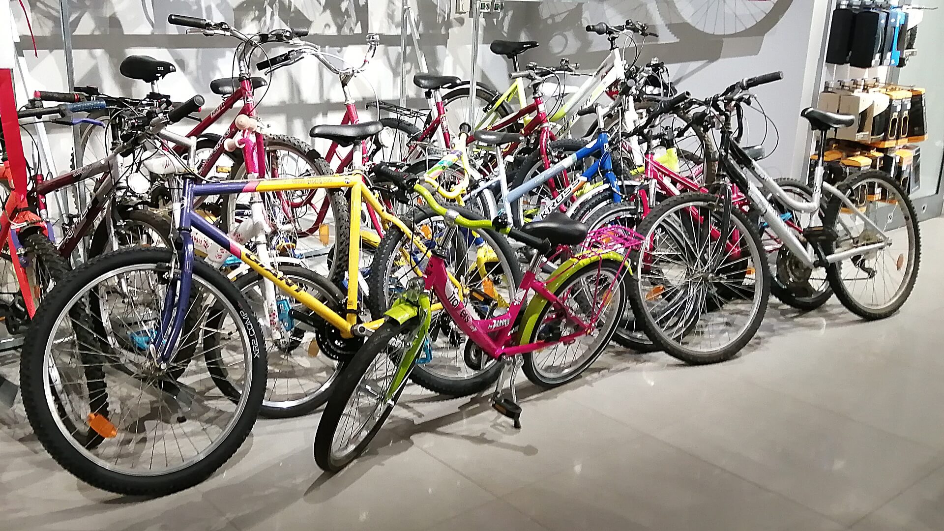 Naprawiają rowery, które trafiają do domów dziecka - teraz prowadzą zbiórkę pieniędzy na części