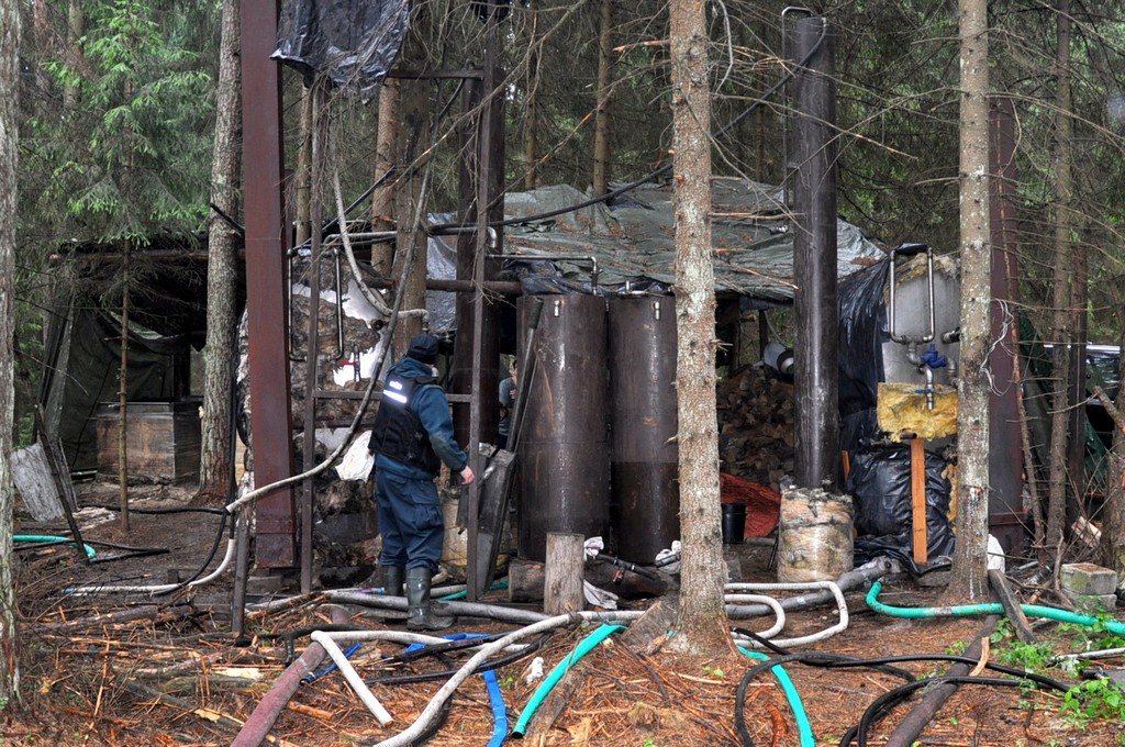 Kolejna leśna bimbrownia rozbita - tym razem koło Michałowa