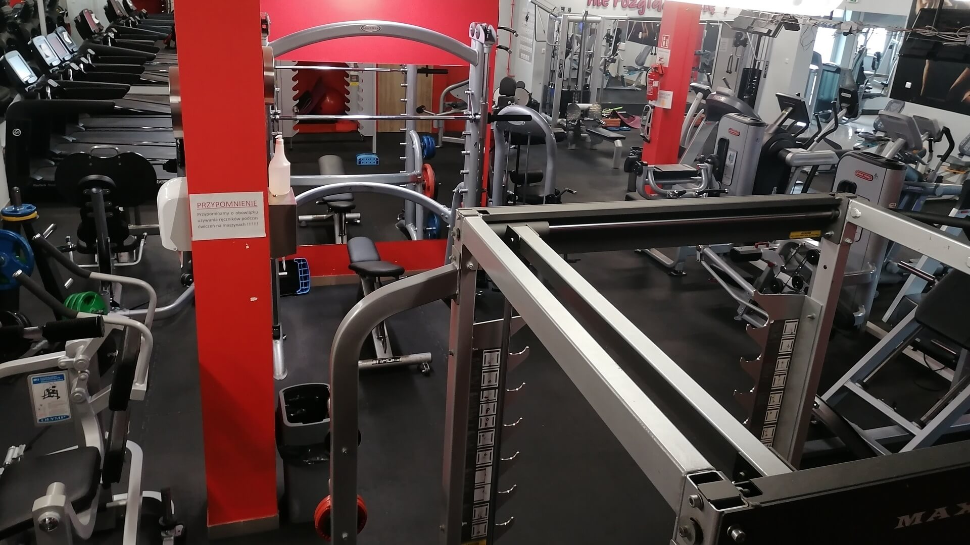 Restauracje, siłownie i hotele najbardziej ryzykowne w dobie pandemii? [wyniki badań]