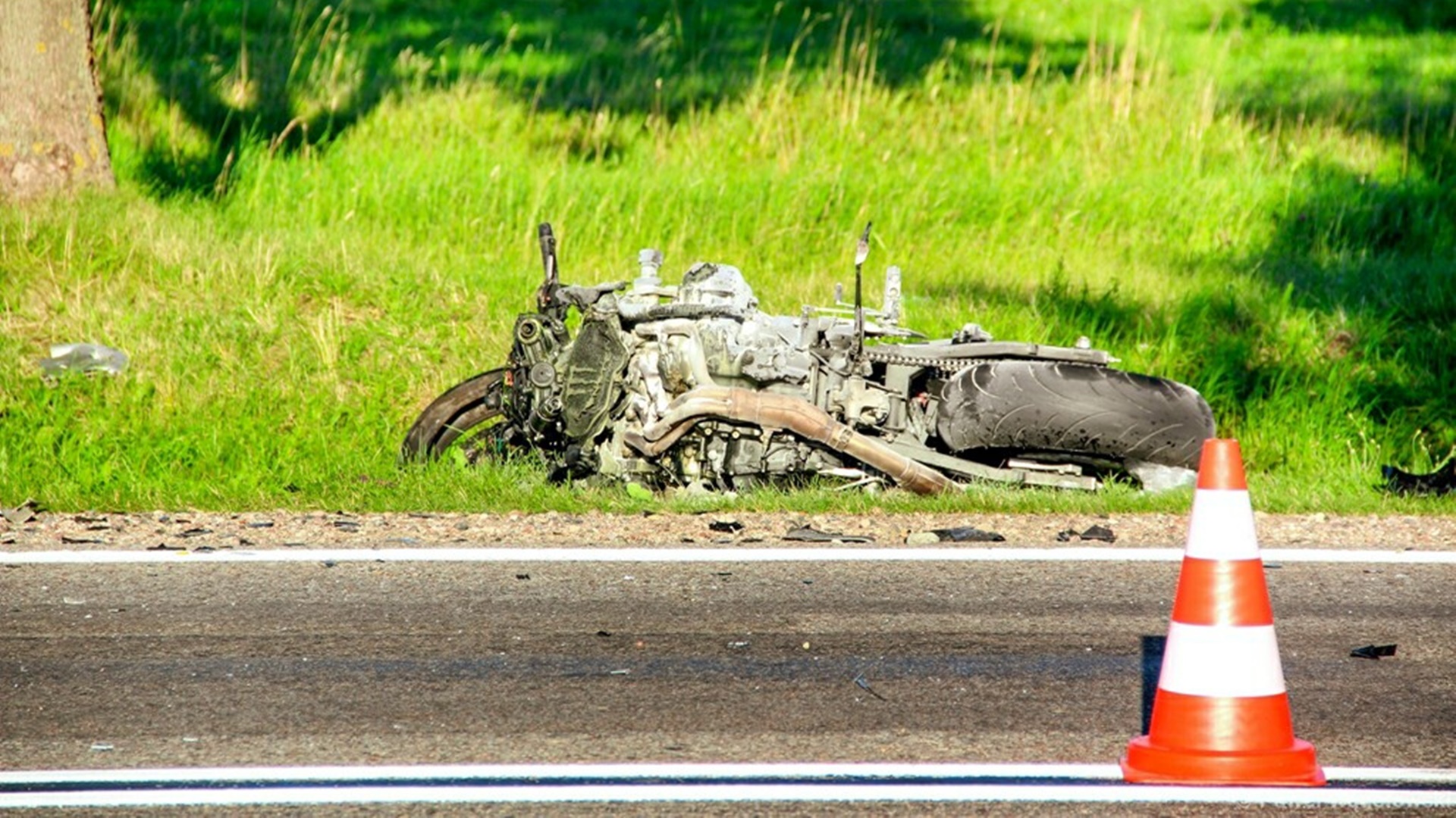 Coraz więcej motocyklistów wyjeżdża na drogi - policja apeluje o rozsądek