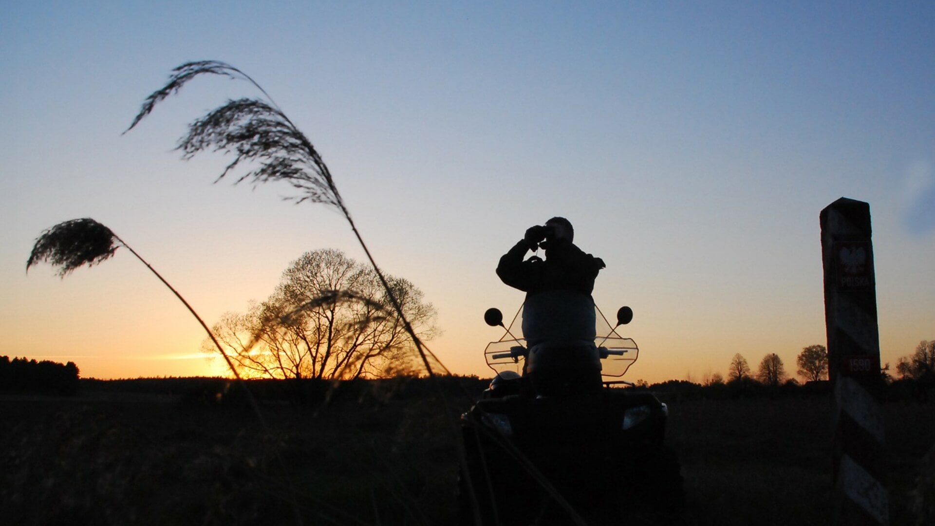 Dwustuosobowa grupa próbowała forsować granicę w okolicach Dubicz Cerkiewnych [wideo]