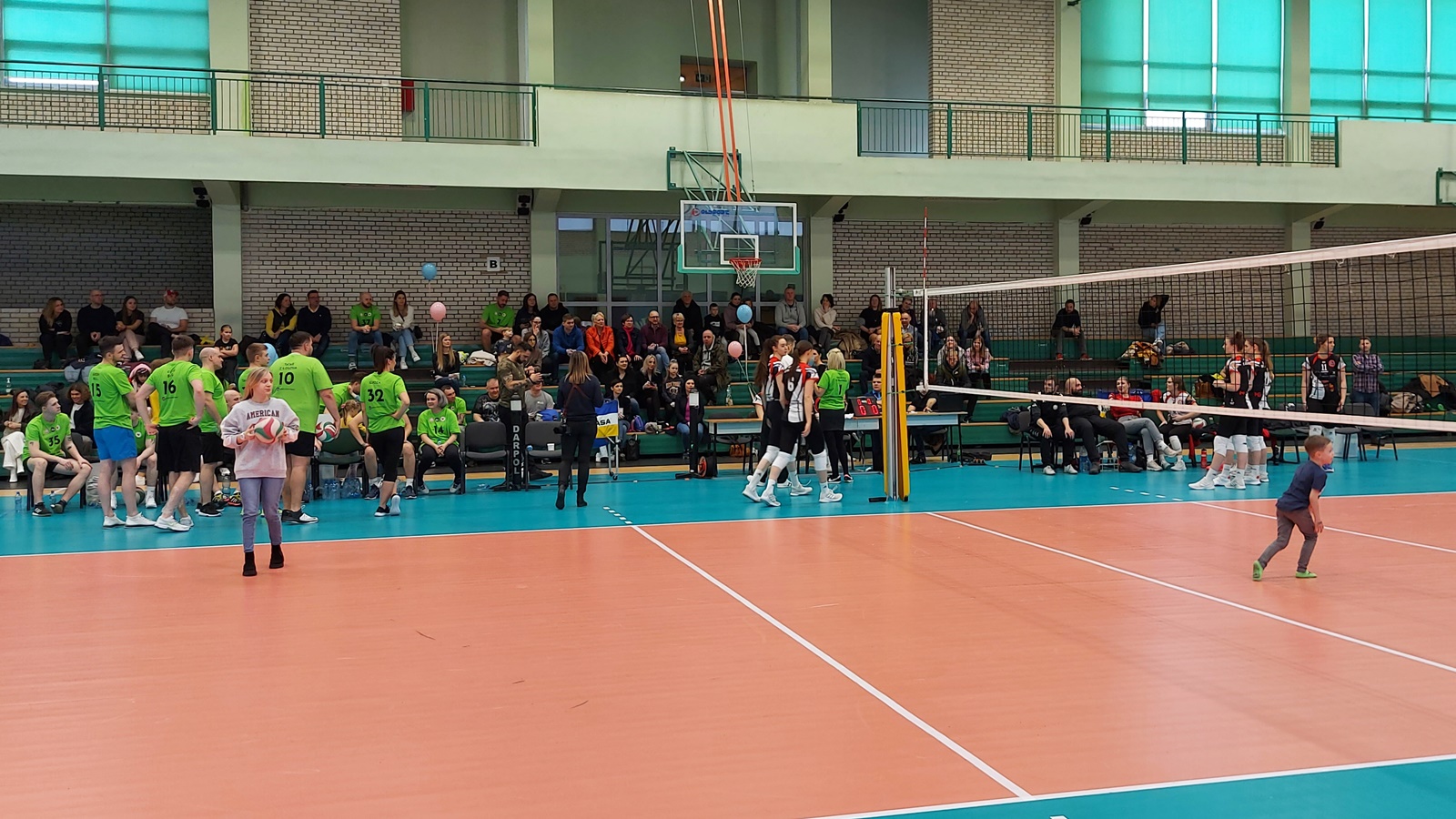 Białystok: charytatywny mecz siatkówki i licytacje na rzecz ofiar wojny na Ukrainie