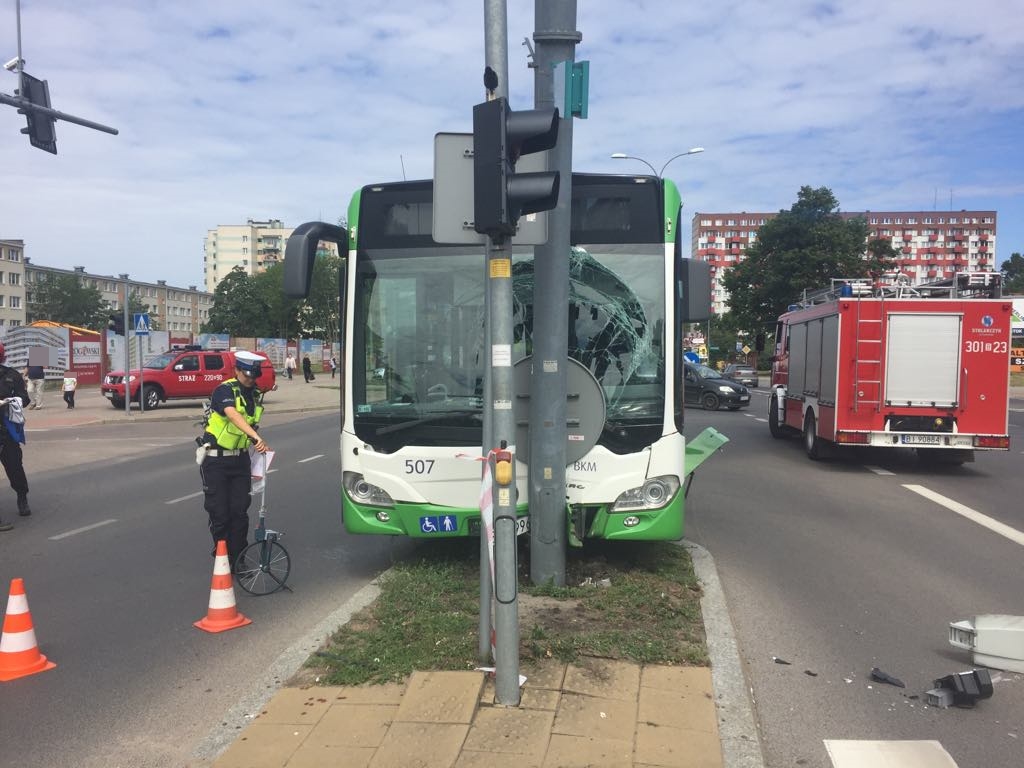 15 osób jadących autobusem ucierpiało w wypadku w centrum Białegostoku