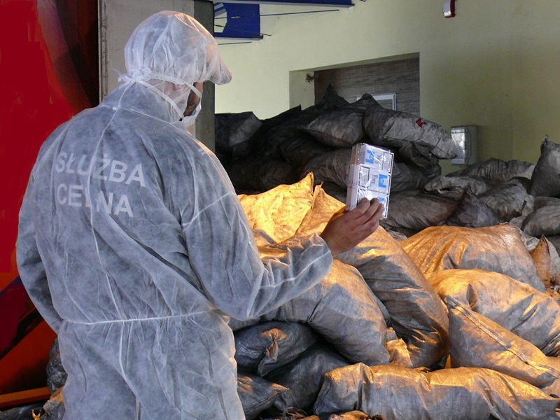 "Grillowane" papierosy w chłodni - nietypowa próba przemytu