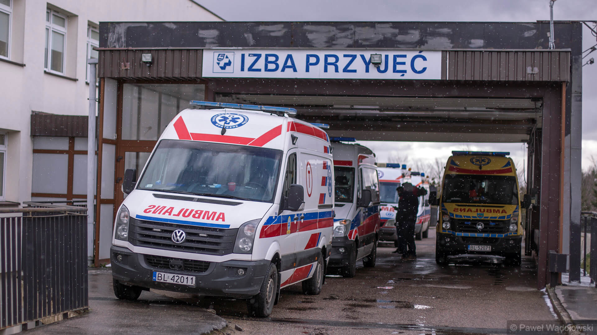 Trwa ewakuacja pacjentów ze szpitala w Łomży [zdjęcia, wideo]