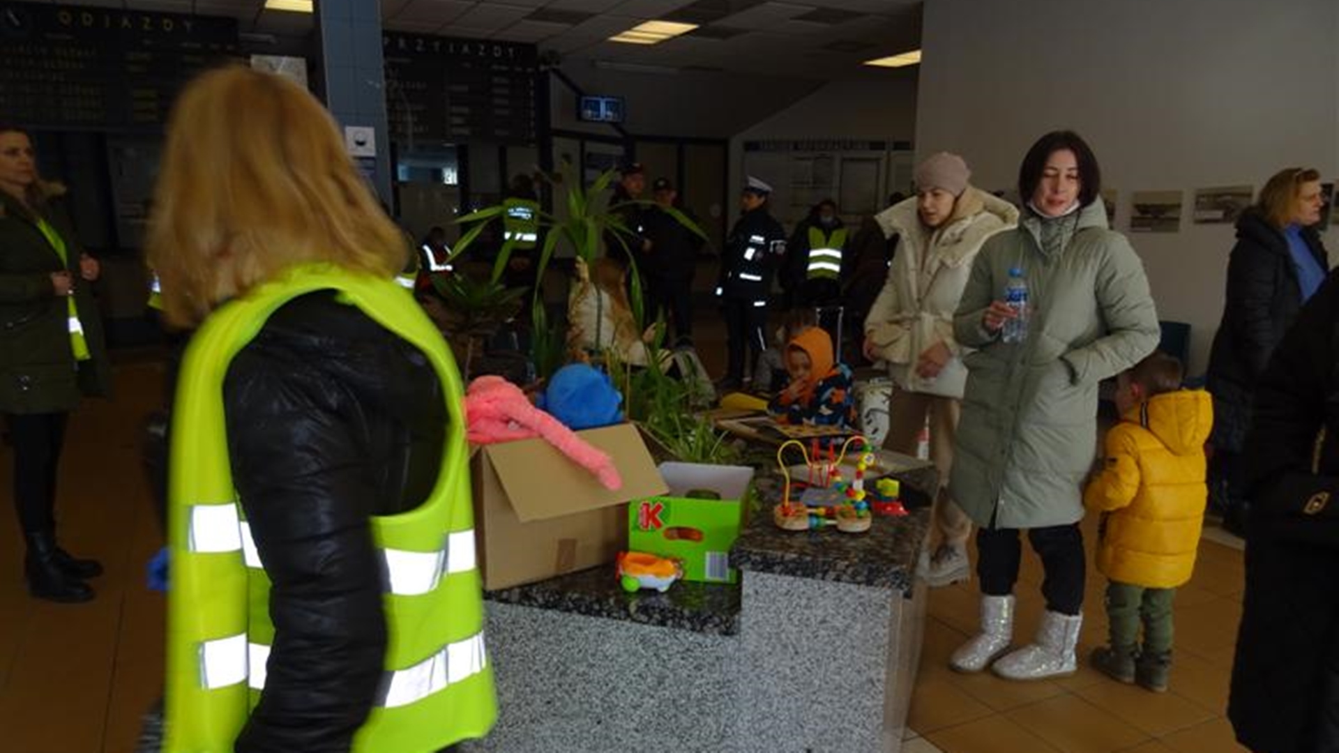 Codziennie na dworzec w Chełmie trafiają tysiące uchodźców z Ukrainy