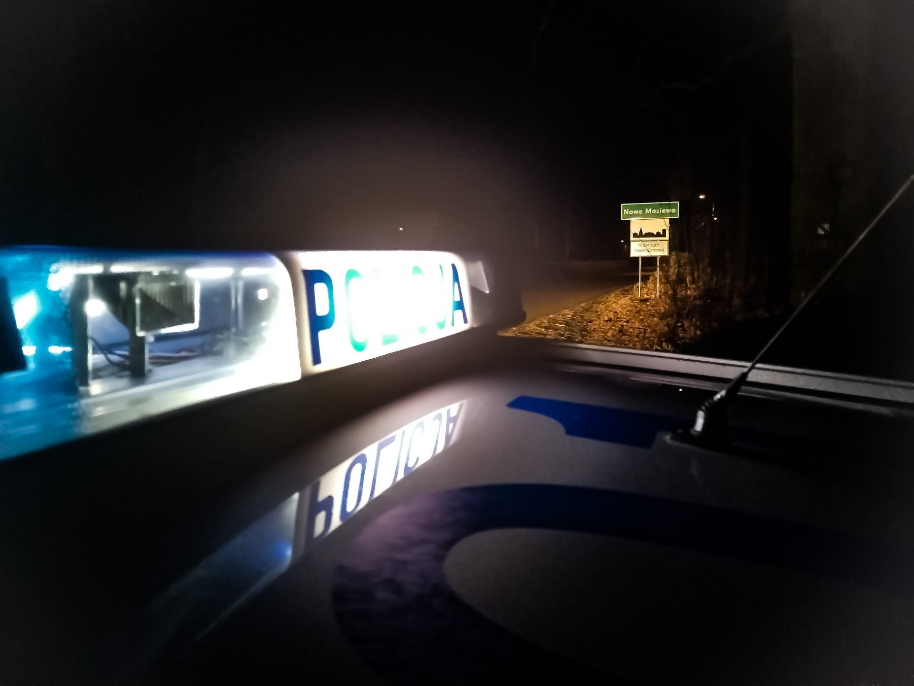 Podlascy policjanci zatrzymali kolejnych tzw. kurierów - przewozili 23 osoby, które nielegalnie przekroczyły granicę